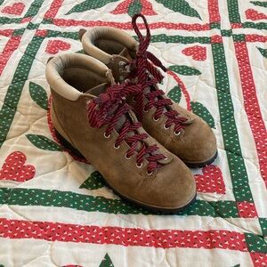 Vintage Vasque Sundowner Hiking Boots